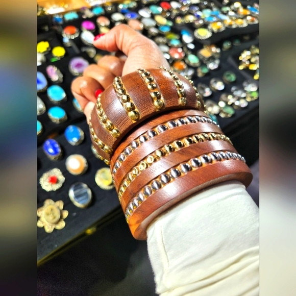 Soft Honey Brown Wide Wooden Bracelet - Light Brown (Medium) - Picture 4 of 9